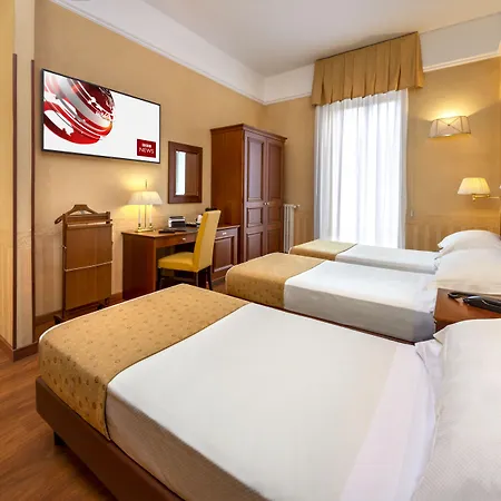 Lancaster 3* ميلان