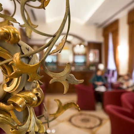 Lancaster ميلان