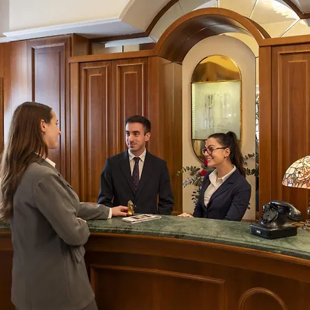 Lancaster Hotel 3*