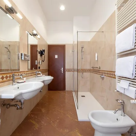 Hotel Lancaster 3*