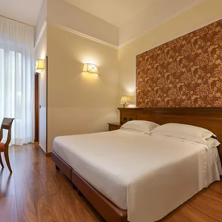 Lancaster Hotel